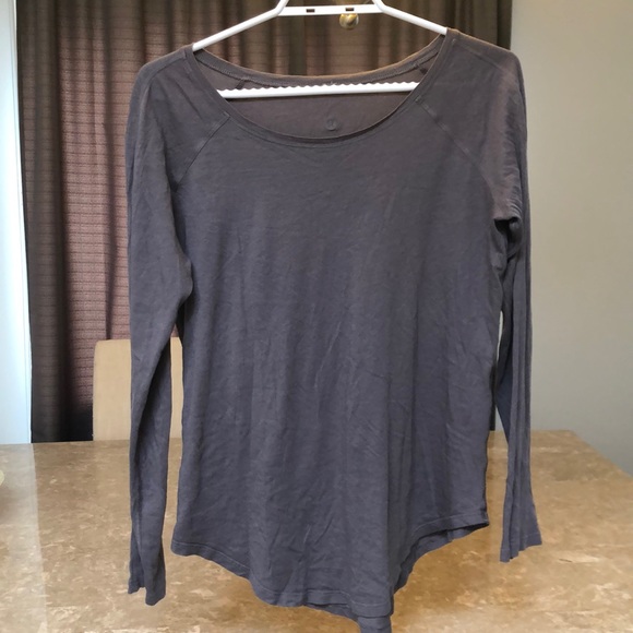💙2/$30💙 Lululemon long sleeve 6/8